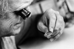 掌握时间艺术：解决欧米茄手表停走的简易指南