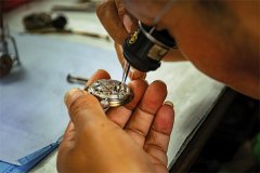 浪琴腕表表壳有划痕处理技巧